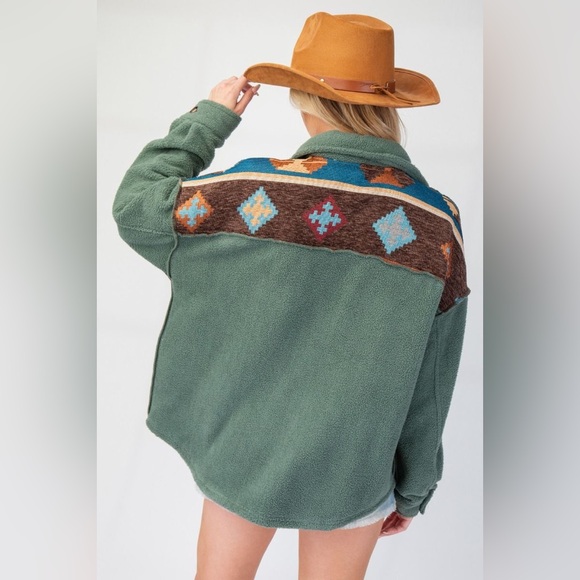 679. Easel Sherpa Green Jacket Easel Sherpa Aztec Tribal Oversized Shacket - Picture 6 of 8
